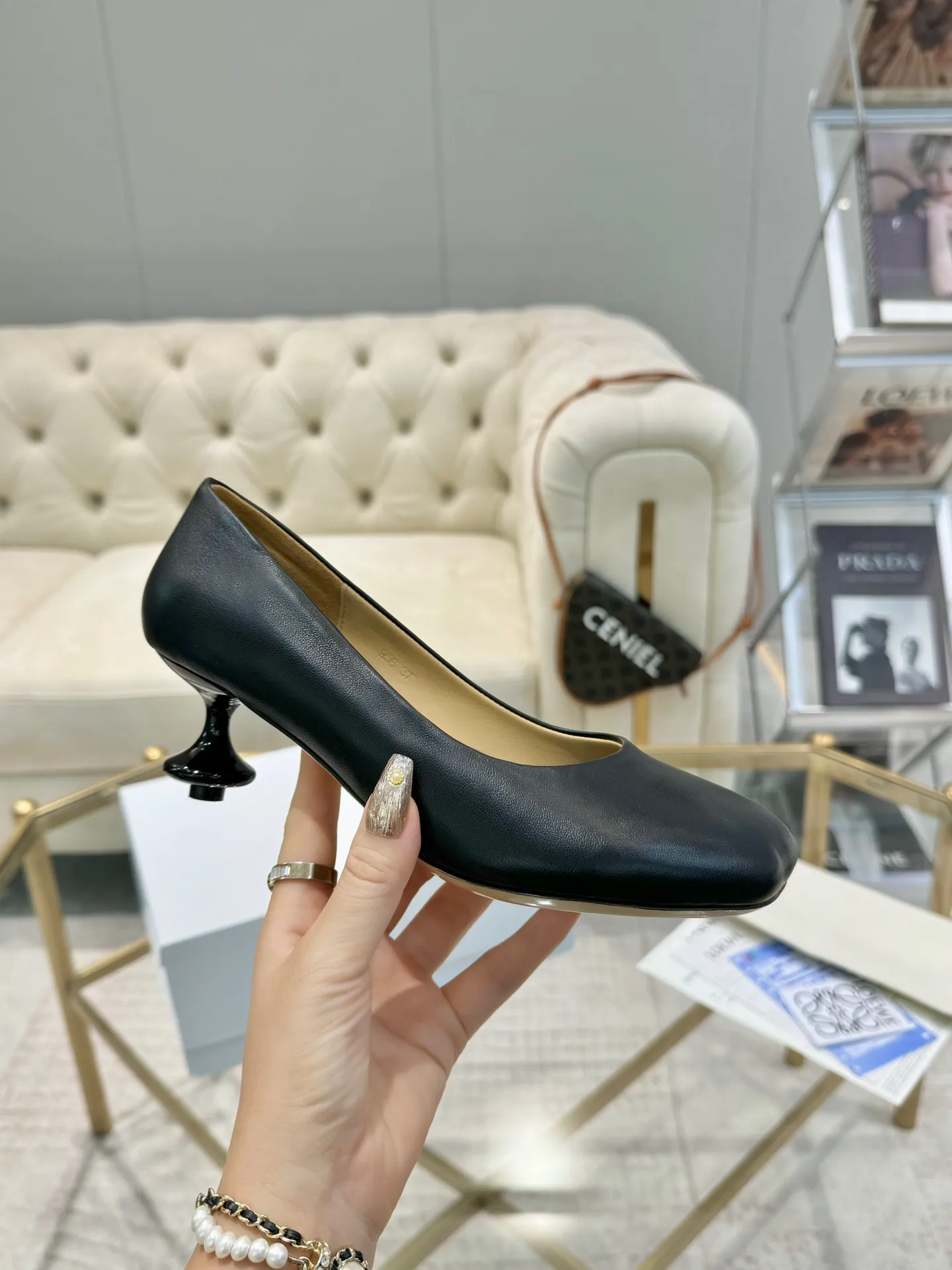 💕💕Factory direct selling price p640💕💕 LOEWE‼ ️ New arrival‼ ️Imported genuine leather sole Loewe 2024/aw early spring latest catwalk color diamond series catwalk style 😘😘😘 Upper: imported super soft sheepskin lining: imported water-dyed sheepskin Outsole: original molded injection molded leather outsole Heel: original molded 1:1 Heel height: 5.5cm Size: 35-39 (40/41/42/43 custom-made, non-refundable)